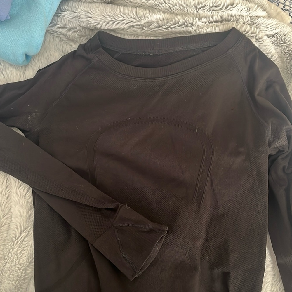 Lululemon swiftly long sleeve  in black size 6